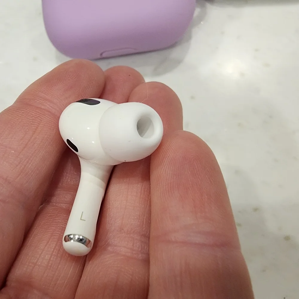 Apple Airpods Pro NWOB White New Noise Cancelling Earbuds Bluetooth
